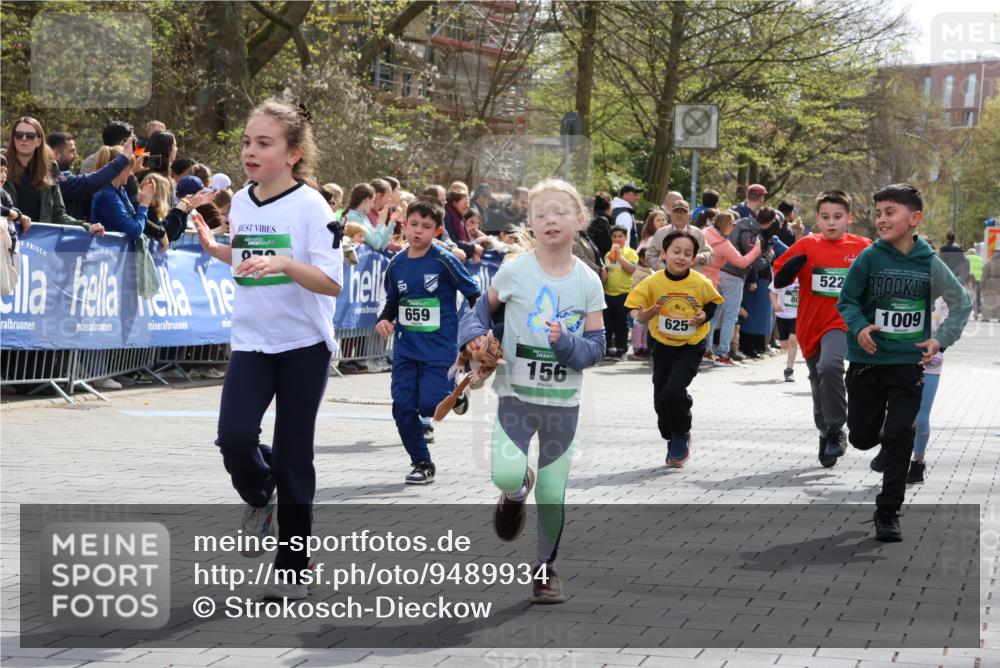 12.04.2026 - 45. Internationalen Wilhelmsburger Insellauf Strokosch-Dieckow http://msf.ph/oto/9489934 12.04.2026 14:35:13 Ziel 836, 869, 415, 1707, 846, 842, 1703, 156, 659, 873, 142, 522, 1009, 419, 80, 366, 574 meine-sportfotos.de