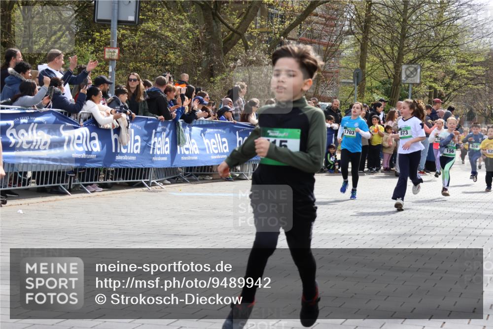 12.04.2026 - 45. Internationalen Wilhelmsburger Insellauf Strokosch-Dieckow http://msf.ph/oto/9489942 12.04.2026 14:35:10 Ziel 163, 166, 836, 869, 415, 1707, 846, 842, 1703, 156, 659, 873, 142, 522, 1009 meine-sportfotos.de