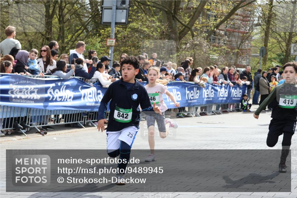 12.04.2026 - 45. Internationalen Wilhelmsburger Insellauf Strokosch-Dieckow http://msf.ph/oto/9489945 12.04.2026 14:35:10 Ziel 163, 166, 836, 869, 415, 1707, 846, 842, 1703, 156, 659, 873, 142, 522, 1009 meine-sportfotos.de
