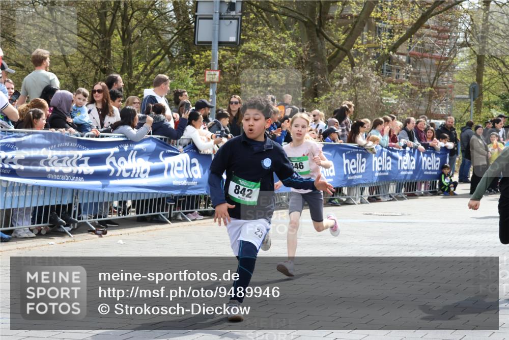 12.04.2026 - 45. Internationalen Wilhelmsburger Insellauf Strokosch-Dieckow http://msf.ph/oto/9489946 12.04.2026 14:35:10 Ziel 163, 166, 836, 869, 415, 1707, 846, 842, 1703, 156, 659, 873, 142, 522, 1009 meine-sportfotos.de