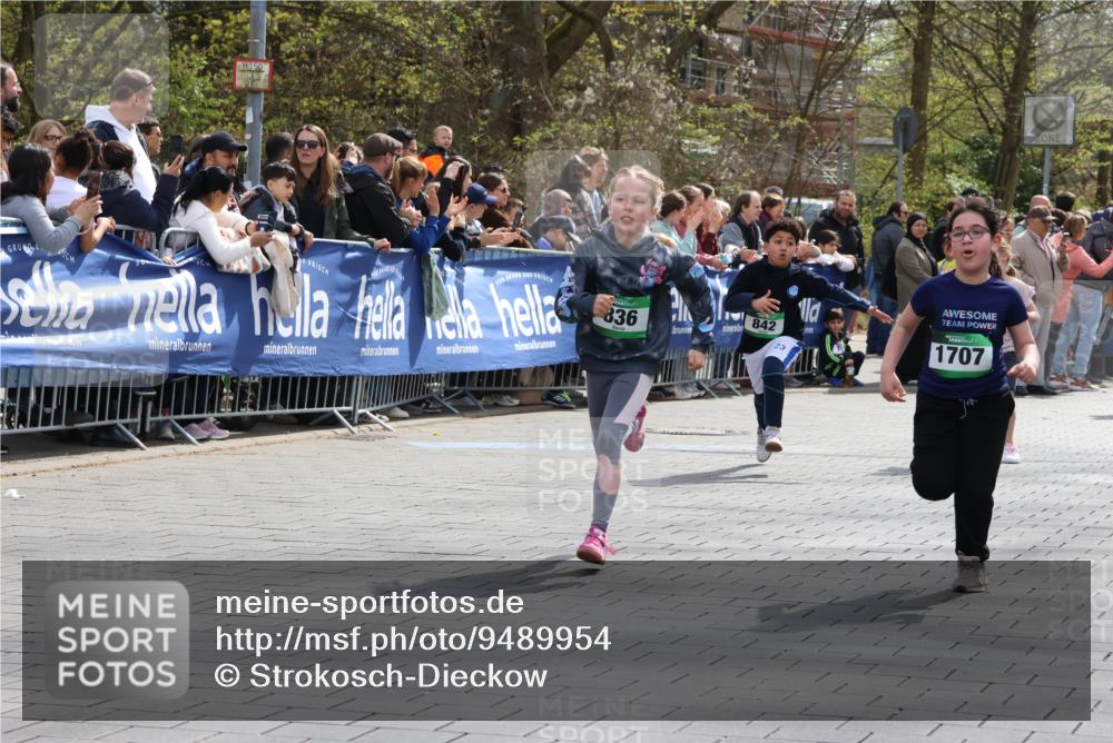 12.04.2026 - 45. Internationalen Wilhelmsburger Insellauf Strokosch-Dieckow http://msf.ph/oto/9489954 12.04.2026 14:35:08 Ziel 677, 69, 470, 1750, 163, 166, 836, 869, 415, 1707, 846, 842, 1703, 156, 659, 873, 142, 522 meine-sportfotos.de
