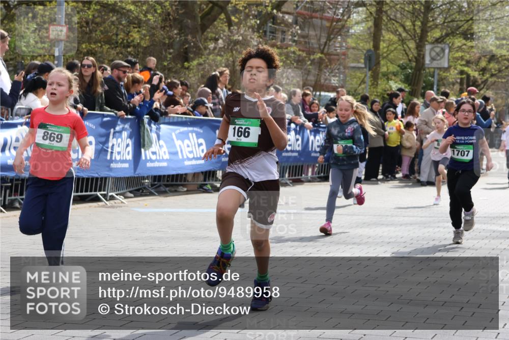 12.04.2026 - 45. Internationalen Wilhelmsburger Insellauf Strokosch-Dieckow http://msf.ph/oto/9489958 12.04.2026 14:35:07 Ziel 677, 69, 470, 1750, 163, 166, 836, 869, 415, 1707, 846, 842, 1703, 156, 659 meine-sportfotos.de