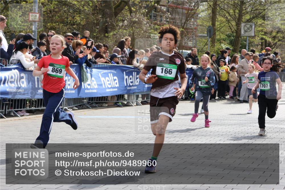 12.04.2026 - 45. Internationalen Wilhelmsburger Insellauf Strokosch-Dieckow http://msf.ph/oto/9489960 12.04.2026 14:35:07 Ziel 677, 69, 470, 1750, 163, 166, 836, 869, 415, 1707, 846, 842, 1703, 156, 659 meine-sportfotos.de