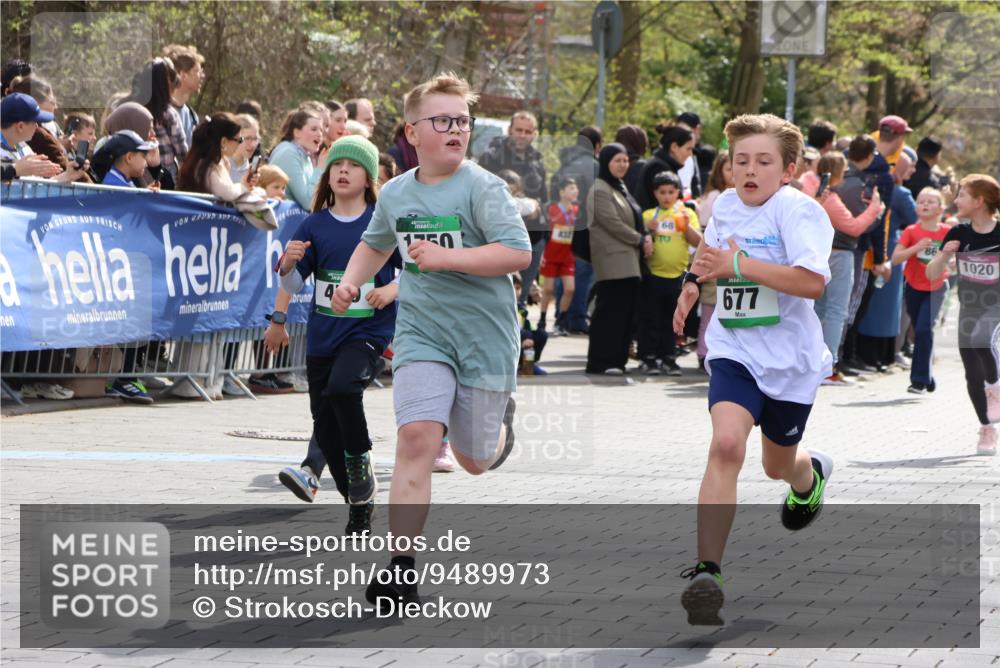 12.04.2026 - 45. Internationalen Wilhelmsburger Insellauf Strokosch-Dieckow http://msf.ph/oto/9489973 12.04.2026 14:35:02 Ziel 556, 840, 864, 288, 1725, 550, 527, 1721, 616, 816, 677, 69, 470, 1750, 163, 166, 836, 869 meine-sportfotos.de