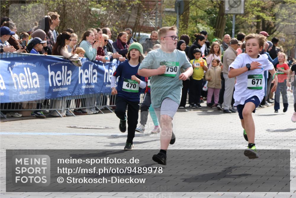 12.04.2026 - 45. Internationalen Wilhelmsburger Insellauf Strokosch-Dieckow http://msf.ph/oto/9489978 12.04.2026 14:35:02 Ziel 556, 840, 864, 288, 1725, 550, 527, 1721, 616, 816, 677, 69, 470, 1750, 163, 166, 836, 869 meine-sportfotos.de