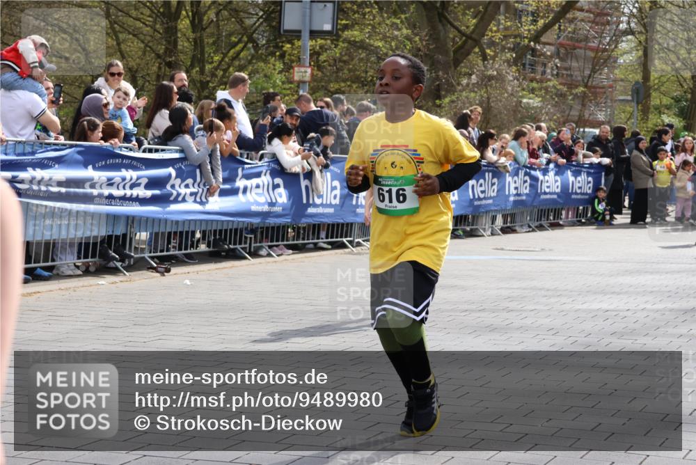 12.04.2026 - 45. Internationalen Wilhelmsburger Insellauf Strokosch-Dieckow http://msf.ph/oto/9489980 12.04.2026 14:35:00 Ziel 287, 326, 464, 1706, 346, 1726, 556, 840, 864, 288, 1725, 550, 527, 1721, 616, 816, 677, 69, 470, 1750, 163, 166 meine-sportfotos.de