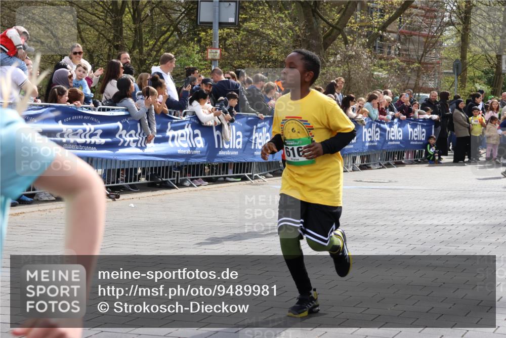 12.04.2026 - 45. Internationalen Wilhelmsburger Insellauf Strokosch-Dieckow http://msf.ph/oto/9489981 12.04.2026 14:35:00 Ziel 287, 326, 464, 1706, 346, 1726, 556, 840, 864, 288, 1725, 550, 527, 1721, 616, 816, 677, 69, 470, 1750, 163, 166 meine-sportfotos.de