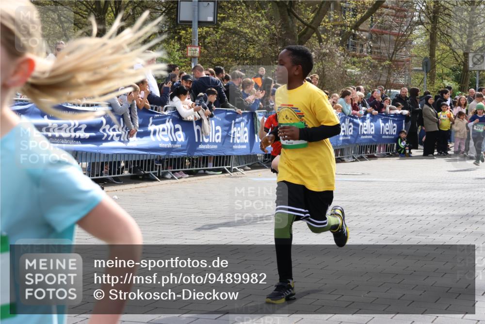 12.04.2026 - 45. Internationalen Wilhelmsburger Insellauf Strokosch-Dieckow http://msf.ph/oto/9489982 12.04.2026 14:35:00 Ziel 287, 326, 464, 1706, 346, 1726, 556, 840, 864, 288, 1725, 550, 527, 1721, 616, 816, 677, 69, 470, 1750, 163, 166 meine-sportfotos.de