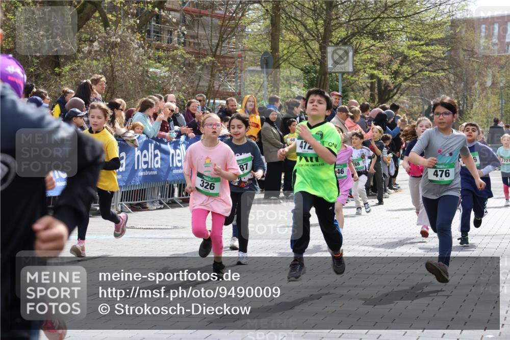 12.04.2026 - 45. Internationalen Wilhelmsburger Insellauf Strokosch-Dieckow http://msf.ph/oto/9490009 12.04.2026 14:34:52 Ziel 40, 303, 993, 519, 999, 622, 471, 356, 47, 1021, 485, 489, 1016, 122, 476, 472, 575, 287, 326, 464, 1706, 346, 1726, 556, 840, 864, 288, 1725, 550, 527 meine-sportfotos.de