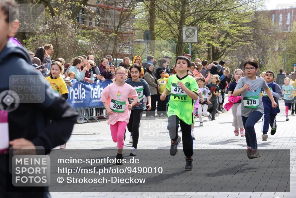 12.04.2026 - 45. Internationalen Wilhelmsburger Insellauf Strokosch-Dieckow http://msf.ph/oto/9490010 12.04.2026 14:34:52 Ziel 40, 303, 993, 519, 999, 622, 471, 356, 47, 1021, 485, 489, 1016, 122, 476, 472, 575, 287, 326, 464, 1706, 346, 1726, 556, 840, 864, 288, 1725, 550, 527 meine-sportfotos.de