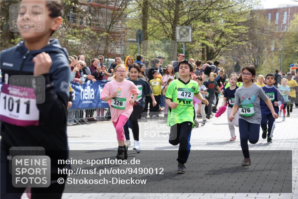 12.04.2026 - 45. Internationalen Wilhelmsburger Insellauf Strokosch-Dieckow http://msf.ph/oto/9490012 12.04.2026 14:34:52 Ziel 40, 303, 993, 519, 999, 622, 471, 356, 47, 1021, 485, 489, 1016, 122, 476, 472, 575, 287, 326, 464, 1706, 346, 1726, 556, 840, 864, 288, 1725, 550, 527 meine-sportfotos.de