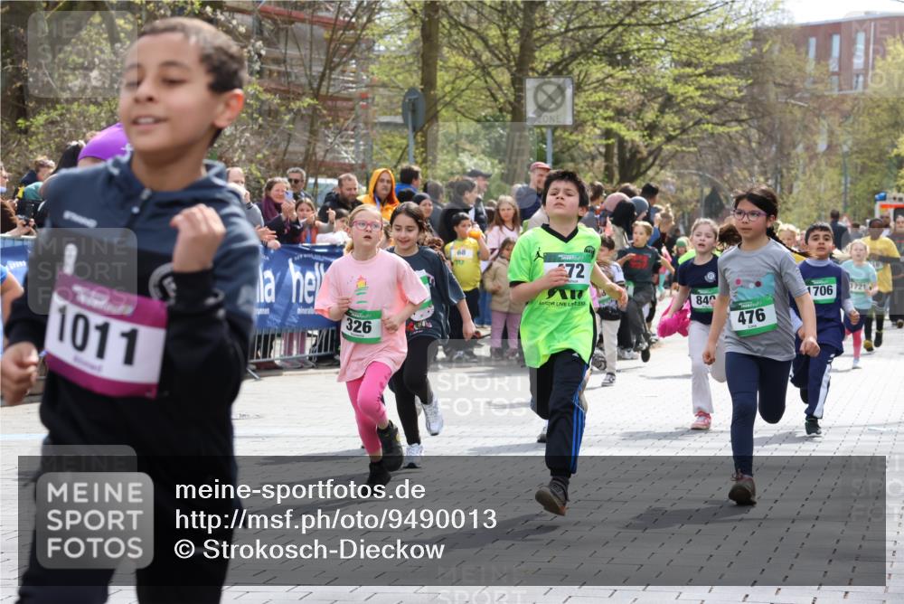 12.04.2026 - 45. Internationalen Wilhelmsburger Insellauf Strokosch-Dieckow http://msf.ph/oto/9490013 12.04.2026 14:34:52 Ziel 40, 303, 993, 519, 999, 622, 471, 356, 47, 1021, 485, 489, 1016, 122, 476, 472, 575, 287, 326, 464, 1706, 346, 1726, 556, 840, 864, 288, 1725, 550, 527 meine-sportfotos.de