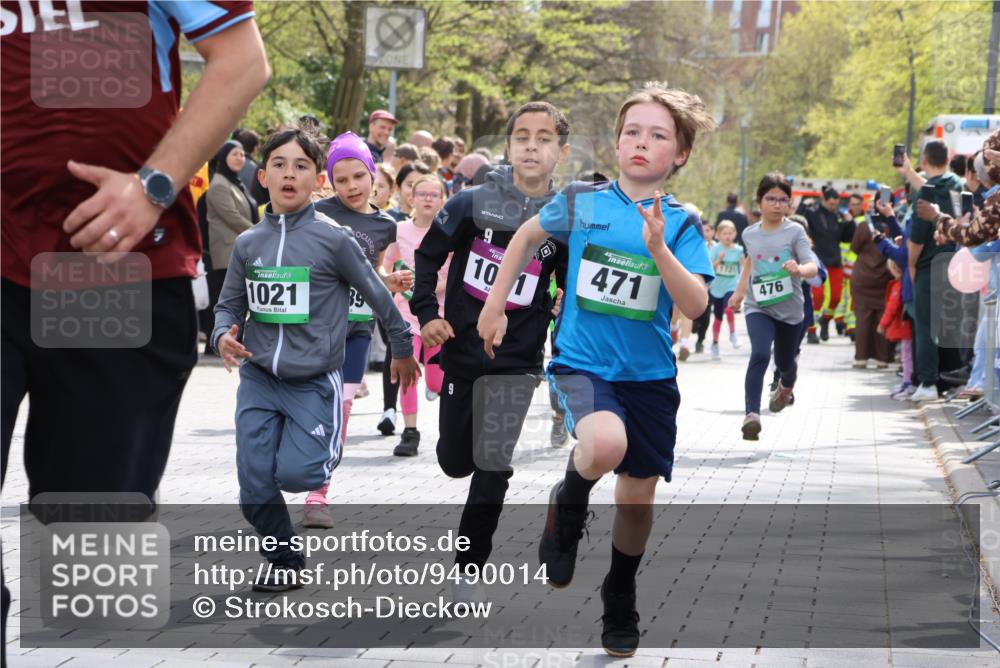 12.04.2026 - 45. Internationalen Wilhelmsburger Insellauf Strokosch-Dieckow http://msf.ph/oto/9490014 12.04.2026 14:34:51 Ziel 538, 40, 303, 993, 519, 999, 622, 471, 356, 47, 1021, 485, 489, 1016, 122, 476, 472, 575, 287, 326, 464, 1706, 346, 1726, 556, 840, 864, 288, 1725 meine-sportfotos.de