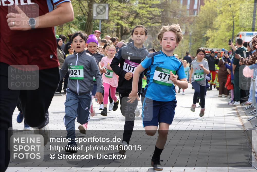 12.04.2026 - 45. Internationalen Wilhelmsburger Insellauf Strokosch-Dieckow http://msf.ph/oto/9490015 12.04.2026 14:34:51 Ziel 538, 40, 303, 993, 519, 999, 622, 471, 356, 47, 1021, 485, 489, 1016, 122, 476, 472, 575, 287, 326, 464, 1706, 346, 1726, 556, 840, 864, 288, 1725 meine-sportfotos.de