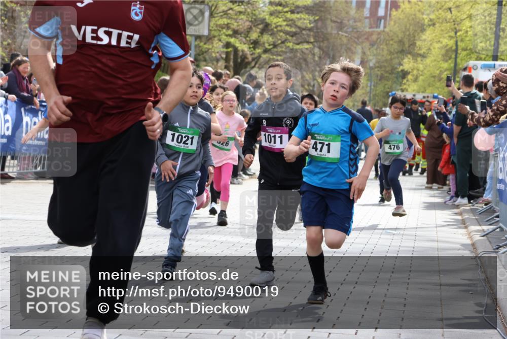 12.04.2026 - 45. Internationalen Wilhelmsburger Insellauf Strokosch-Dieckow http://msf.ph/oto/9490019 12.04.2026 14:34:50 Ziel 538, 40, 303, 993, 519, 999, 622, 471, 356, 47, 1021, 485, 489, 1016, 122, 476, 472, 575, 287, 326, 464, 1706, 346, 1726, 556, 840 meine-sportfotos.de
