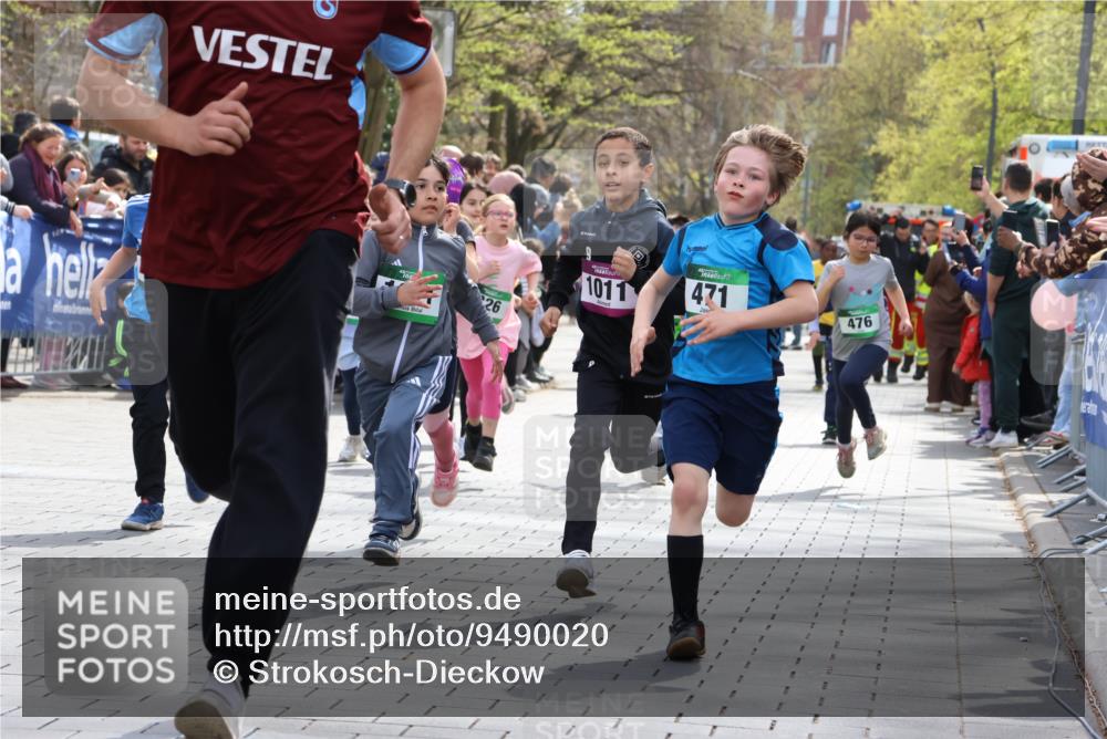 12.04.2026 - 45. Internationalen Wilhelmsburger Insellauf Strokosch-Dieckow http://msf.ph/oto/9490020 12.04.2026 14:34:50 Ziel 538, 40, 303, 993, 519, 999, 622, 471, 356, 47, 1021, 485, 489, 1016, 122, 476, 472, 575, 287, 326, 464, 1706, 346, 1726, 556, 840 meine-sportfotos.de