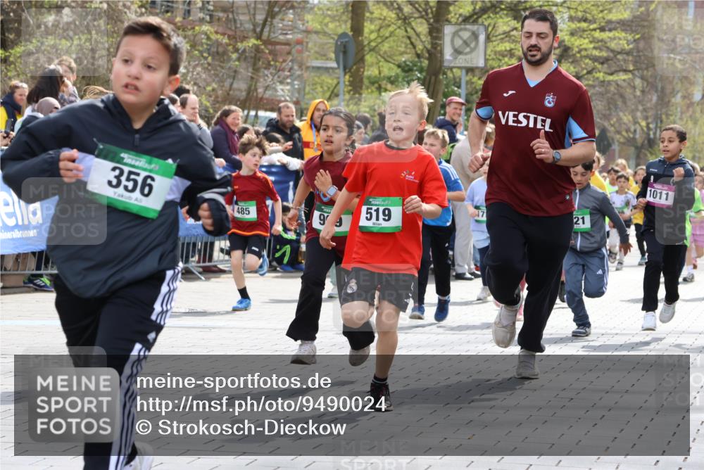 12.04.2026 - 45. Internationalen Wilhelmsburger Insellauf Strokosch-Dieckow http://msf.ph/oto/9490024 12.04.2026 14:34:49 Ziel 538, 40, 303, 993, 519, 999, 622, 471, 356, 47, 1021, 485, 489, 1016, 122, 476, 472, 575, 287, 326, 464, 1706, 346, 1726 meine-sportfotos.de