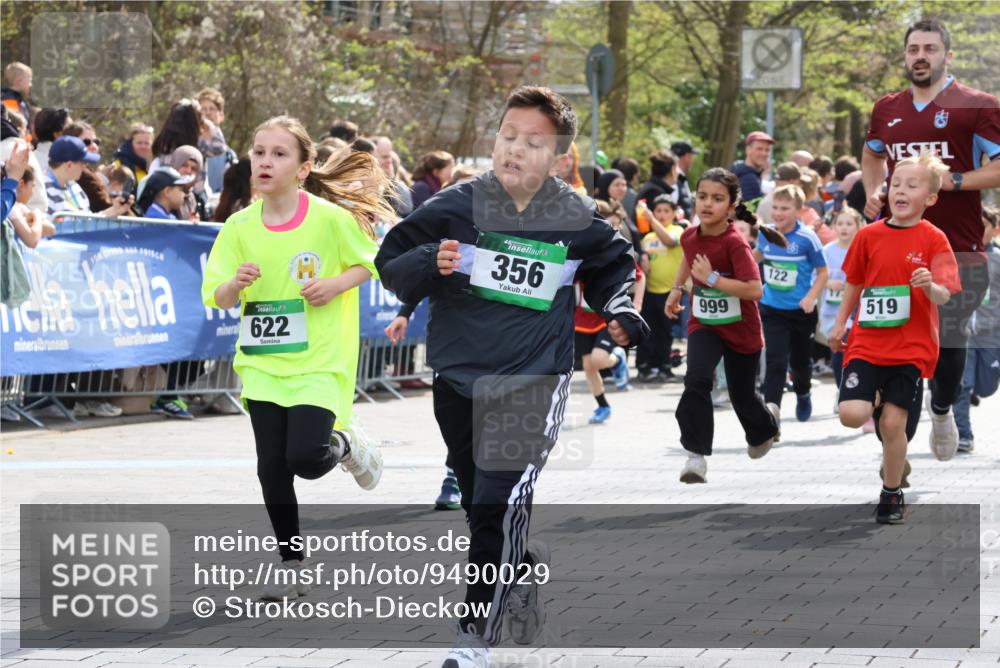 12.04.2026 - 45. Internationalen Wilhelmsburger Insellauf Strokosch-Dieckow http://msf.ph/oto/9490029 12.04.2026 14:34:48 Ziel 589, 808, 1720, 538, 40, 303, 993, 519, 999, 622, 471, 356, 47, 1021, 485, 489, 1016, 122, 476, 472, 575, 287, 326 meine-sportfotos.de