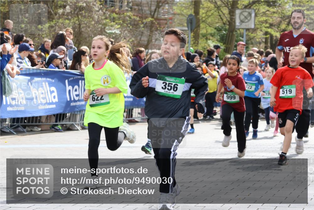 12.04.2026 - 45. Internationalen Wilhelmsburger Insellauf Strokosch-Dieckow http://msf.ph/oto/9490030 12.04.2026 14:34:48 Ziel 589, 808, 1720, 538, 40, 303, 993, 519, 999, 622, 471, 356, 47, 1021, 485, 489, 1016, 122, 476, 472, 575, 287, 326 meine-sportfotos.de