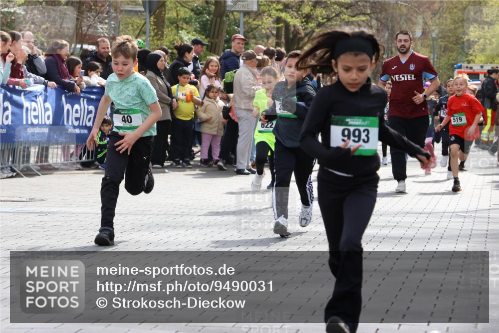12.04.2026 - 45. Internationalen Wilhelmsburger Insellauf Strokosch-Dieckow http://msf.ph/oto/9490031 12.04.2026 14:34:46 Ziel 16, 837, 311, 589, 808, 1720, 538, 40, 303, 993, 519, 999, 622, 471, 356, 47, 1021, 485, 489, 1016, 122, 476, 472 meine-sportfotos.de