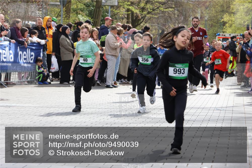 12.04.2026 - 45. Internationalen Wilhelmsburger Insellauf Strokosch-Dieckow http://msf.ph/oto/9490039 12.04.2026 14:34:46 Ziel 16, 837, 311, 589, 808, 1720, 538, 40, 303, 993, 519, 999, 622, 471, 356, 47, 1021, 485, 489, 1016, 122, 476, 472 meine-sportfotos.de