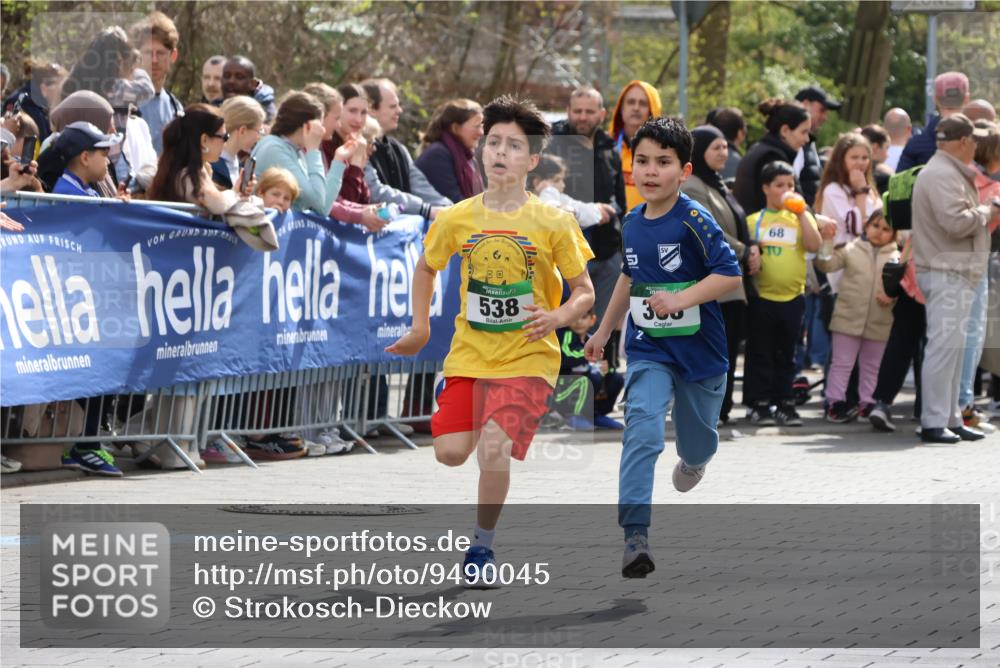 12.04.2026 - 45. Internationalen Wilhelmsburger Insellauf Strokosch-Dieckow http://msf.ph/oto/9490045 12.04.2026 14:34:44 Ziel 110, 524, 660, 843, 815, 423, 16, 837, 311, 589, 808, 1720, 538, 40, 303, 993, 519, 999, 622, 471, 356, 47 meine-sportfotos.de