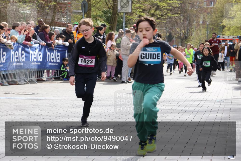 12.04.2026 - 45. Internationalen Wilhelmsburger Insellauf Strokosch-Dieckow http://msf.ph/oto/9490047 12.04.2026 14:34:42 Ziel 291, 144, 995, 590, 436, 110, 524, 660, 843, 815, 423, 16, 837, 311, 589, 808, 1720, 538, 40, 303, 993 meine-sportfotos.de
