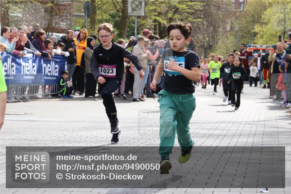 12.04.2026 - 45. Internationalen Wilhelmsburger Insellauf Strokosch-Dieckow http://msf.ph/oto/9490050 12.04.2026 14:34:42 Ziel 291, 144, 995, 590, 436, 110, 524, 660, 843, 815, 423, 16, 837, 311, 589, 808, 1720, 538, 40, 303, 993 meine-sportfotos.de