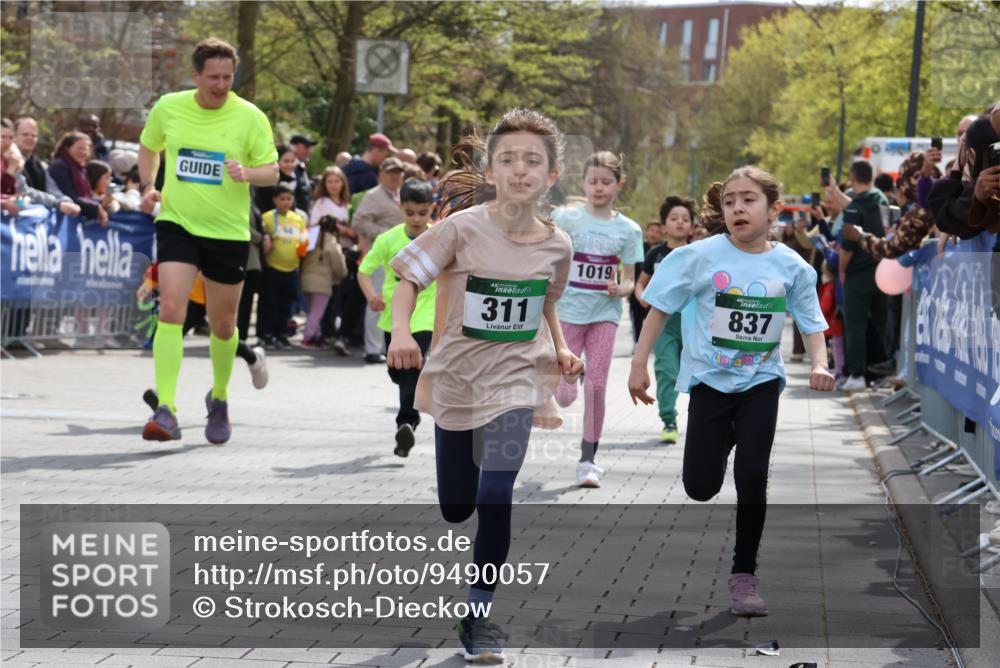 12.04.2026 - 45. Internationalen Wilhelmsburger Insellauf Strokosch-Dieckow http://msf.ph/oto/9490057 12.04.2026 14:34:40 Ziel 443, 291, 144, 995, 590, 436, 110, 524, 660, 843, 815, 423, 16, 837, 311, 589, 808, 1720, 538, 40, 303 meine-sportfotos.de
