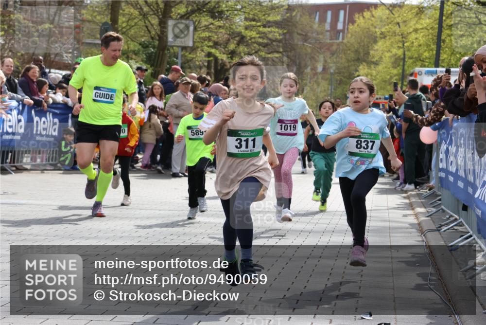 12.04.2026 - 45. Internationalen Wilhelmsburger Insellauf Strokosch-Dieckow http://msf.ph/oto/9490059 12.04.2026 14:34:40 Ziel 443, 291, 144, 995, 590, 436, 110, 524, 660, 843, 815, 423, 16, 837, 311, 589, 808, 1720, 538, 40, 303 meine-sportfotos.de