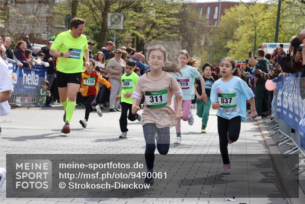 12.04.2026 - 45. Internationalen Wilhelmsburger Insellauf Strokosch-Dieckow http://msf.ph/oto/9490061 12.04.2026 14:34:39 Ziel 1076, 1711, 443, 291, 144, 995, 590, 436, 110, 524, 660, 843, 815, 423, 16, 837, 311, 589, 808, 1720, 538 meine-sportfotos.de