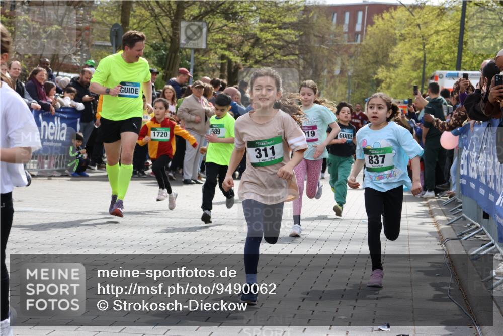 12.04.2026 - 45. Internationalen Wilhelmsburger Insellauf Strokosch-Dieckow http://msf.ph/oto/9490062 12.04.2026 14:34:39 Ziel 1076, 1711, 443, 291, 144, 995, 590, 436, 110, 524, 660, 843, 815, 423, 16, 837, 311, 589, 808, 1720, 538 meine-sportfotos.de