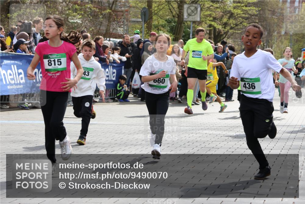 12.04.2026 - 45. Internationalen Wilhelmsburger Insellauf Strokosch-Dieckow http://msf.ph/oto/9490070 12.04.2026 14:34:38 Ziel 146, 841, 1076, 1711, 443, 291, 144, 995, 590, 436, 110, 524, 660, 843, 815, 423, 16, 837, 311, 589, 808, 1720 meine-sportfotos.de