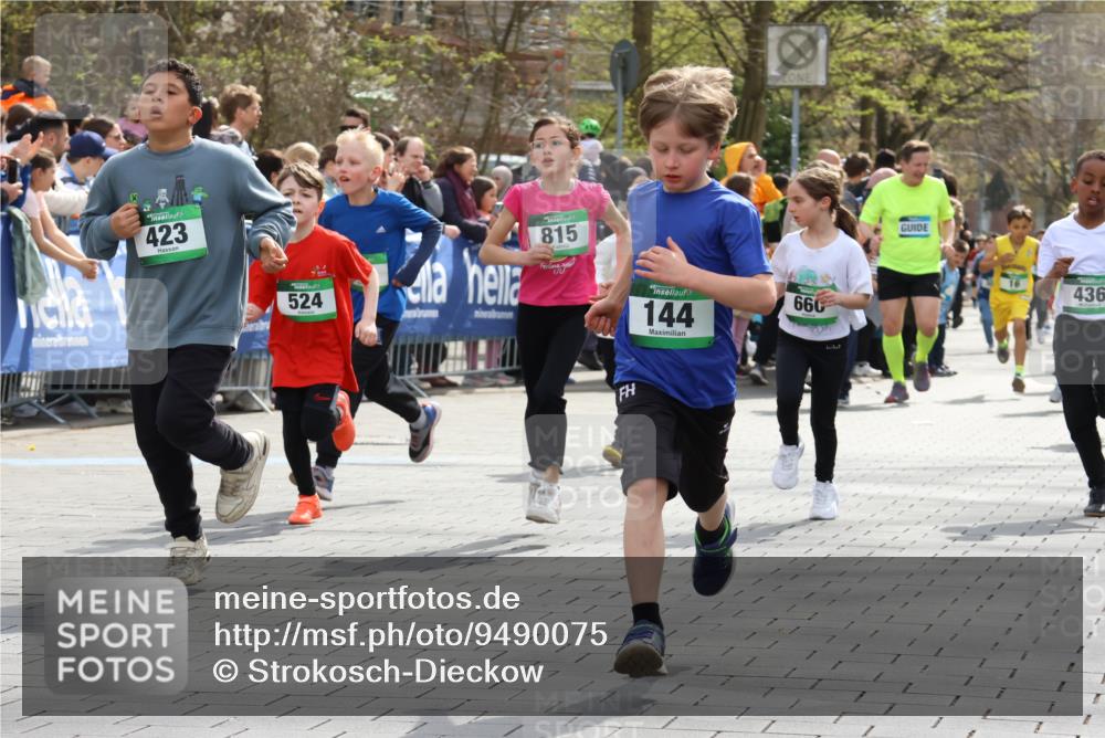 12.04.2026 - 45. Internationalen Wilhelmsburger Insellauf Strokosch-Dieckow http://msf.ph/oto/9490075 12.04.2026 14:34:37 Ziel 27, 332, 305, 853, 28, 146, 841, 1076, 1711, 443, 291, 144, 995, 590, 436, 110, 524, 660, 843, 815, 423, 16, 837, 311, 589, 808, 1720 meine-sportfotos.de