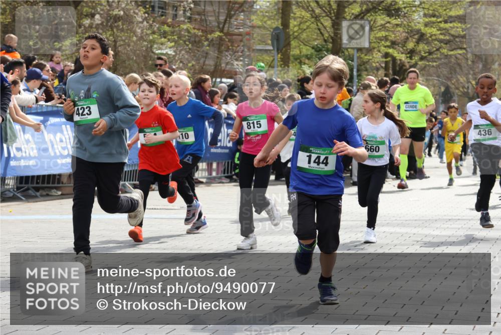12.04.2026 - 45. Internationalen Wilhelmsburger Insellauf Strokosch-Dieckow http://msf.ph/oto/9490077 12.04.2026 14:34:36 Ziel 809, 27, 332, 305, 853, 28, 146, 841, 1076, 1711, 443, 291, 144, 995, 590, 436, 110, 524, 660, 843, 815, 423, 16, 837, 311, 589, 808, 1720 meine-sportfotos.de