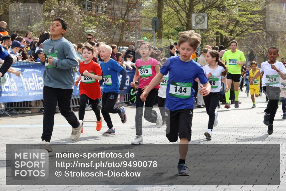 12.04.2026 - 45. Internationalen Wilhelmsburger Insellauf Strokosch-Dieckow http://msf.ph/oto/9490078 12.04.2026 14:34:36 Ziel 809, 27, 332, 305, 853, 28, 146, 841, 1076, 1711, 443, 291, 144, 995, 590, 436, 110, 524, 660, 843, 815, 423, 16, 837, 311, 589, 808, 1720 meine-sportfotos.de