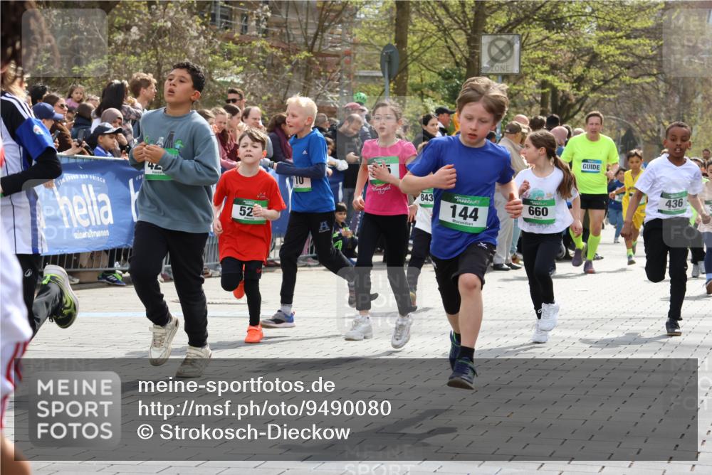 12.04.2026 - 45. Internationalen Wilhelmsburger Insellauf Strokosch-Dieckow http://msf.ph/oto/9490080 12.04.2026 14:34:36 Ziel 809, 27, 332, 305, 853, 28, 146, 841, 1076, 1711, 443, 291, 144, 995, 590, 436, 110, 524, 660, 843, 815, 423, 16, 837, 311, 589, 808, 1720 meine-sportfotos.de