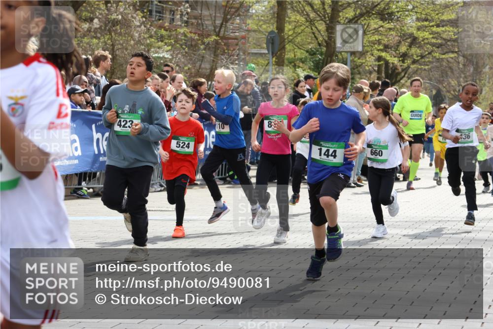 12.04.2026 - 45. Internationalen Wilhelmsburger Insellauf Strokosch-Dieckow http://msf.ph/oto/9490081 12.04.2026 14:34:36 Ziel 809, 27, 332, 305, 853, 28, 146, 841, 1076, 1711, 443, 291, 144, 995, 590, 436, 110, 524, 660, 843, 815, 423, 16, 837, 311, 589, 808, 1720 meine-sportfotos.de