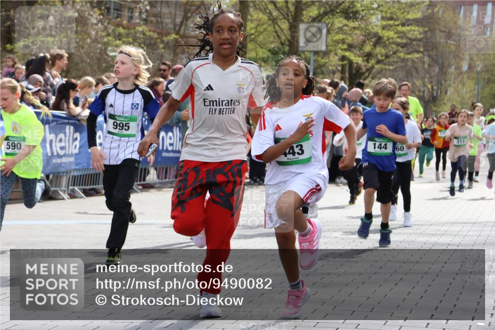 12.04.2026 - 45. Internationalen Wilhelmsburger Insellauf Strokosch-Dieckow http://msf.ph/oto/9490082 12.04.2026 14:34:35 Ziel 1712, 809, 27, 332, 305, 853, 28, 146, 841, 1076, 1711, 443, 291, 144, 995, 590, 436, 110, 524, 660, 843, 815, 423, 16, 837, 311 meine-sportfotos.de