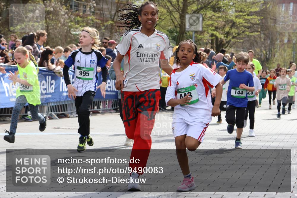 12.04.2026 - 45. Internationalen Wilhelmsburger Insellauf Strokosch-Dieckow http://msf.ph/oto/9490083 12.04.2026 14:34:35 Ziel 1712, 809, 27, 332, 305, 853, 28, 146, 841, 1076, 1711, 443, 291, 144, 995, 590, 436, 110, 524, 660, 843, 815, 423, 16, 837, 311 meine-sportfotos.de
