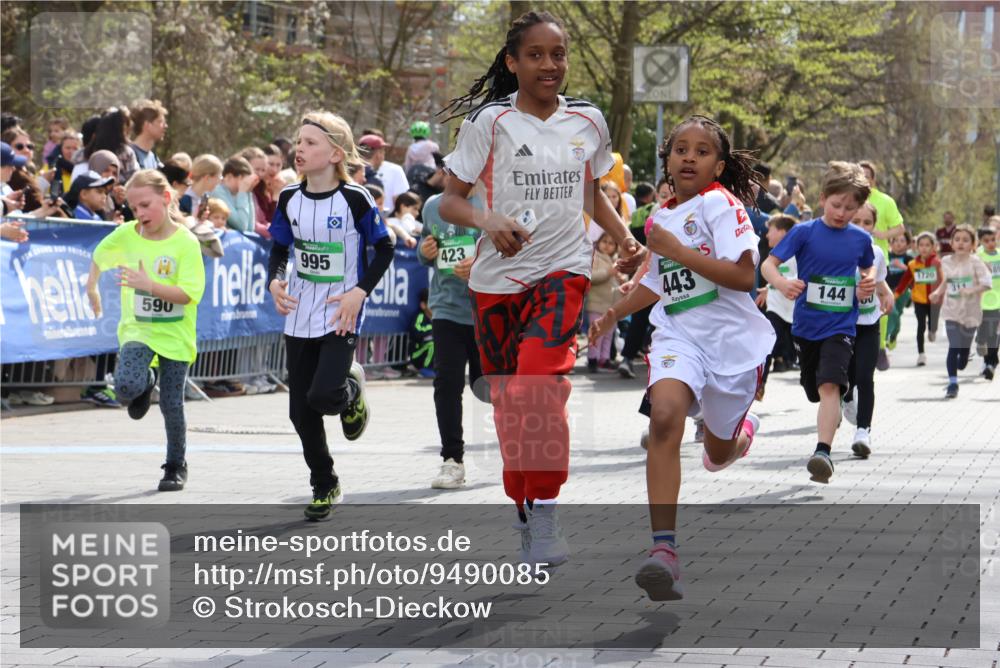 12.04.2026 - 45. Internationalen Wilhelmsburger Insellauf Strokosch-Dieckow http://msf.ph/oto/9490085 12.04.2026 14:34:35 Ziel 1712, 809, 27, 332, 305, 853, 28, 146, 841, 1076, 1711, 443, 291, 144, 995, 590, 436, 110, 524, 660, 843, 815, 423, 16, 837, 311 meine-sportfotos.de