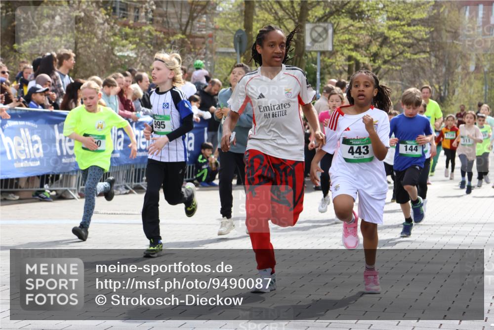 12.04.2026 - 45. Internationalen Wilhelmsburger Insellauf Strokosch-Dieckow http://msf.ph/oto/9490087 12.04.2026 14:34:35 Ziel 1712, 809, 27, 332, 305, 853, 28, 146, 841, 1076, 1711, 443, 291, 144, 995, 590, 436, 110, 524, 660, 843, 815, 423, 16, 837, 311 meine-sportfotos.de
