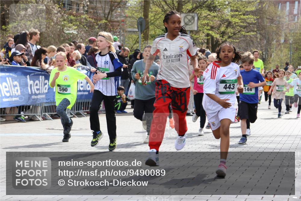12.04.2026 - 45. Internationalen Wilhelmsburger Insellauf Strokosch-Dieckow http://msf.ph/oto/9490089 12.04.2026 14:34:35 Ziel 1712, 809, 27, 332, 305, 853, 28, 146, 841, 1076, 1711, 443, 291, 144, 995, 590, 436, 110, 524, 660, 843, 815, 423, 16, 837, 311 meine-sportfotos.de