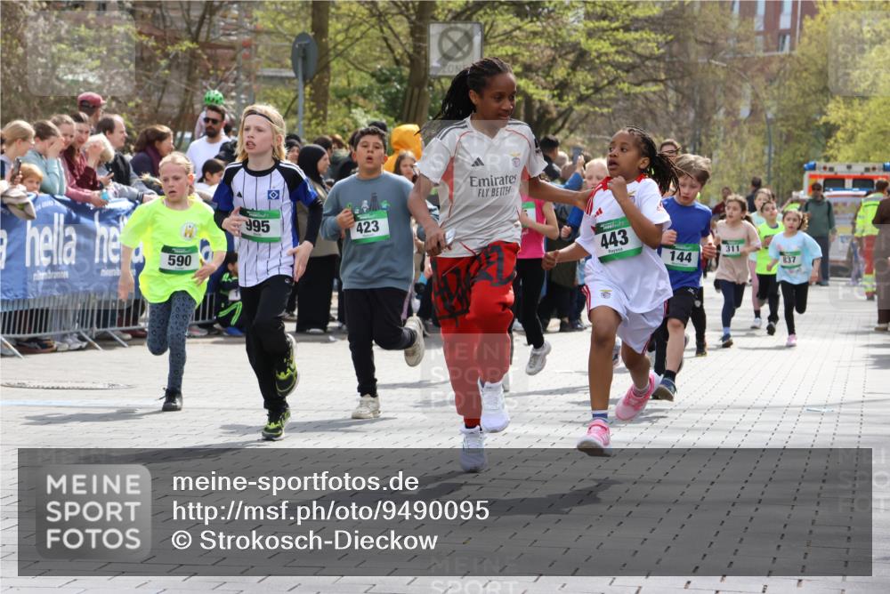 12.04.2026 - 45. Internationalen Wilhelmsburger Insellauf Strokosch-Dieckow http://msf.ph/oto/9490095 12.04.2026 14:34:34 Ziel 115, 1026, 1712, 809, 27, 332, 305, 853, 28, 146, 841, 1076, 1711, 443, 291, 144, 995, 590, 436, 110, 524, 660, 843, 815, 423, 16, 837, 311 meine-sportfotos.de
