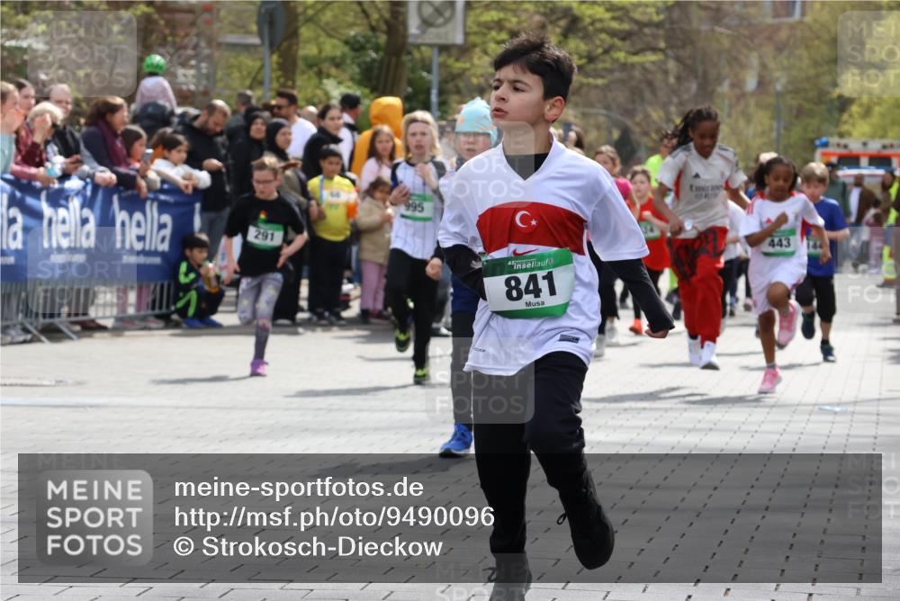 12.04.2026 - 45. Internationalen Wilhelmsburger Insellauf Strokosch-Dieckow http://msf.ph/oto/9490096 12.04.2026 14:34:33 Ziel 115, 1026, 1712, 809, 27, 332, 305, 853, 28, 146, 841, 1076, 1711, 443, 291, 144, 995, 590, 436, 110, 524, 660, 843, 815, 423 meine-sportfotos.de