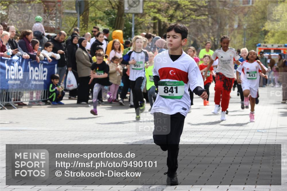 12.04.2026 - 45. Internationalen Wilhelmsburger Insellauf Strokosch-Dieckow http://msf.ph/oto/9490101 12.04.2026 14:34:32 Ziel 1730, 115, 1026, 1712, 809, 27, 332, 305, 853, 28, 146, 841, 1076, 1711, 443, 291, 144, 995, 590, 436, 110, 524 meine-sportfotos.de
