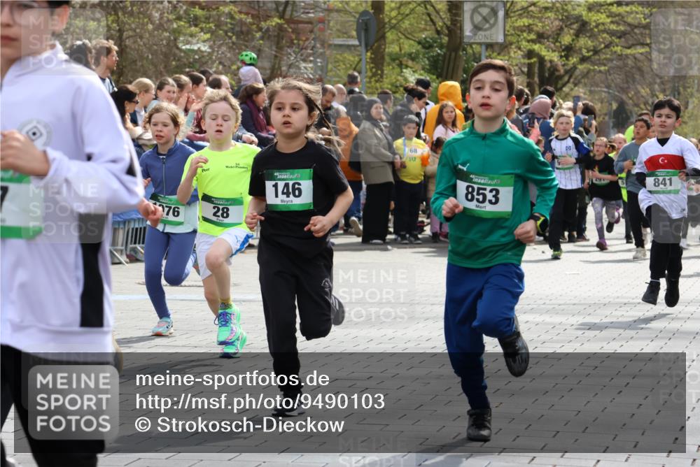 12.04.2026 - 45. Internationalen Wilhelmsburger Insellauf Strokosch-Dieckow http://msf.ph/oto/9490103 12.04.2026 14:34:31 Ziel 1723, 1730, 115, 1026, 1712, 809, 27, 332, 305, 853, 28, 146, 841, 1076, 1711, 443, 291, 144, 995, 590, 436 meine-sportfotos.de