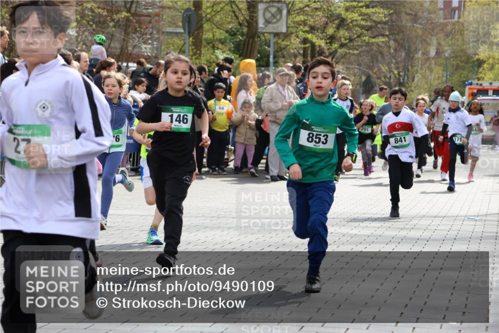 12.04.2026 - 45. Internationalen Wilhelmsburger Insellauf Strokosch-Dieckow http://msf.ph/oto/9490109 12.04.2026 14:34:30 Ziel 1723, 1730, 115, 1026, 1712, 809, 27, 332, 305, 853, 28, 146, 841, 1076, 1711, 443, 291, 144, 995, 590 meine-sportfotos.de