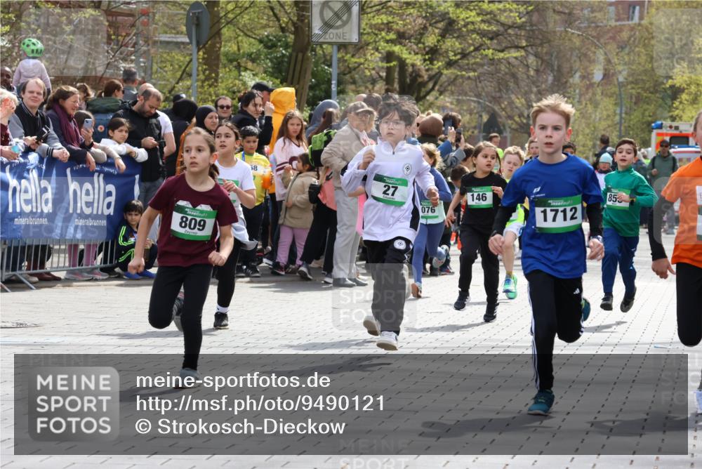12.04.2026 - 45. Internationalen Wilhelmsburger Insellauf Strokosch-Dieckow http://msf.ph/oto/9490121 12.04.2026 14:34:27 Ziel 104, 314, 1718, 160, 483, 839, 1713, 1723, 1730, 115, 1026, 1712, 809, 27, 332, 305, 853, 28, 146, 841, 1076, 1711 meine-sportfotos.de