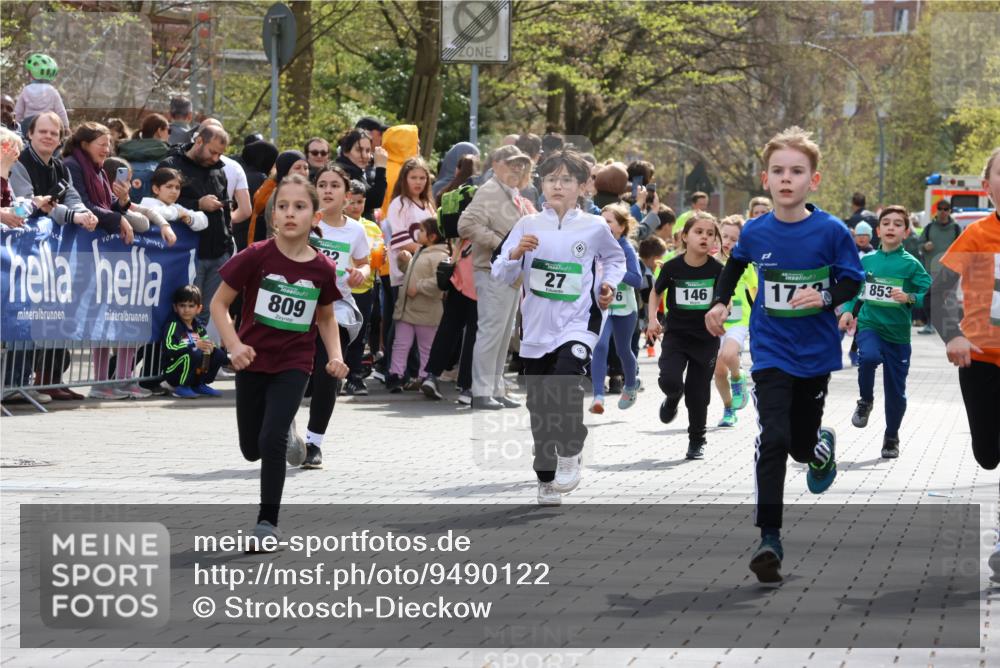 12.04.2026 - 45. Internationalen Wilhelmsburger Insellauf Strokosch-Dieckow http://msf.ph/oto/9490122 12.04.2026 14:34:27 Ziel 104, 314, 1718, 160, 483, 839, 1713, 1723, 1730, 115, 1026, 1712, 809, 27, 332, 305, 853, 28, 146, 841, 1076, 1711 meine-sportfotos.de